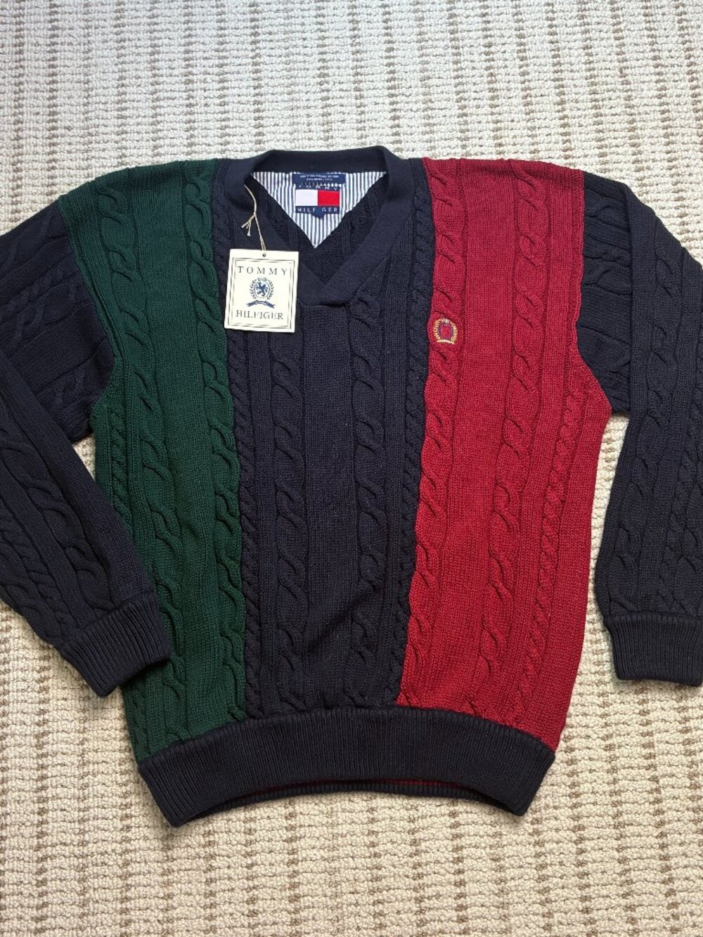 NWT VTG Tommy Hilfiger Cable Knit Sweater Men M Pullover V-Neck Green Blue Crest